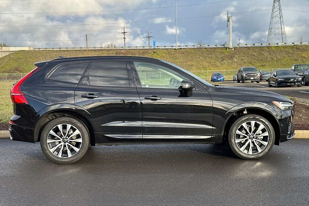 2025 Volvo Xc60 B5 Plus - Image 2