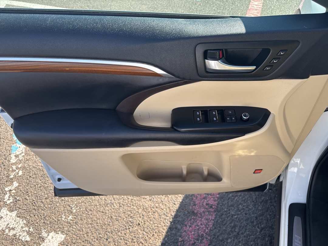 2019 Toyota Highlander - Image 15