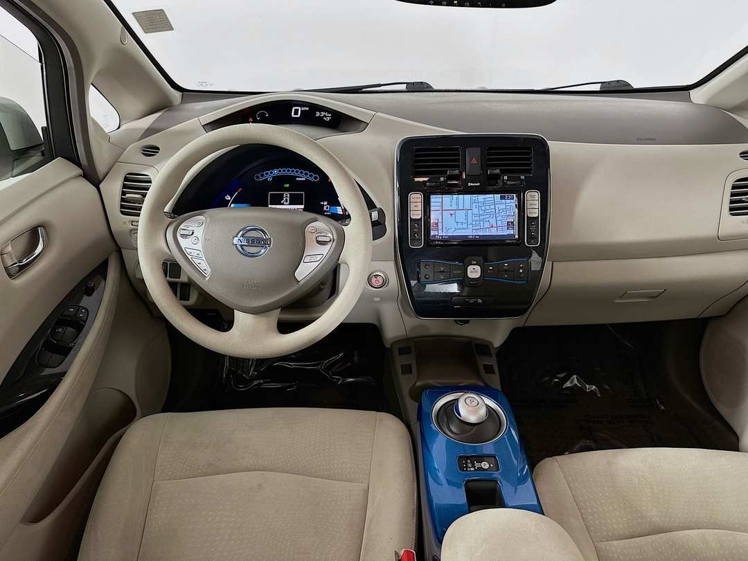 2011 Nissan LEAF SL - Image 22