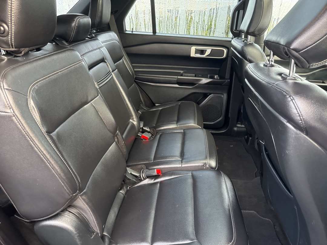 2020 Ford Explorer XLT - Image 25
