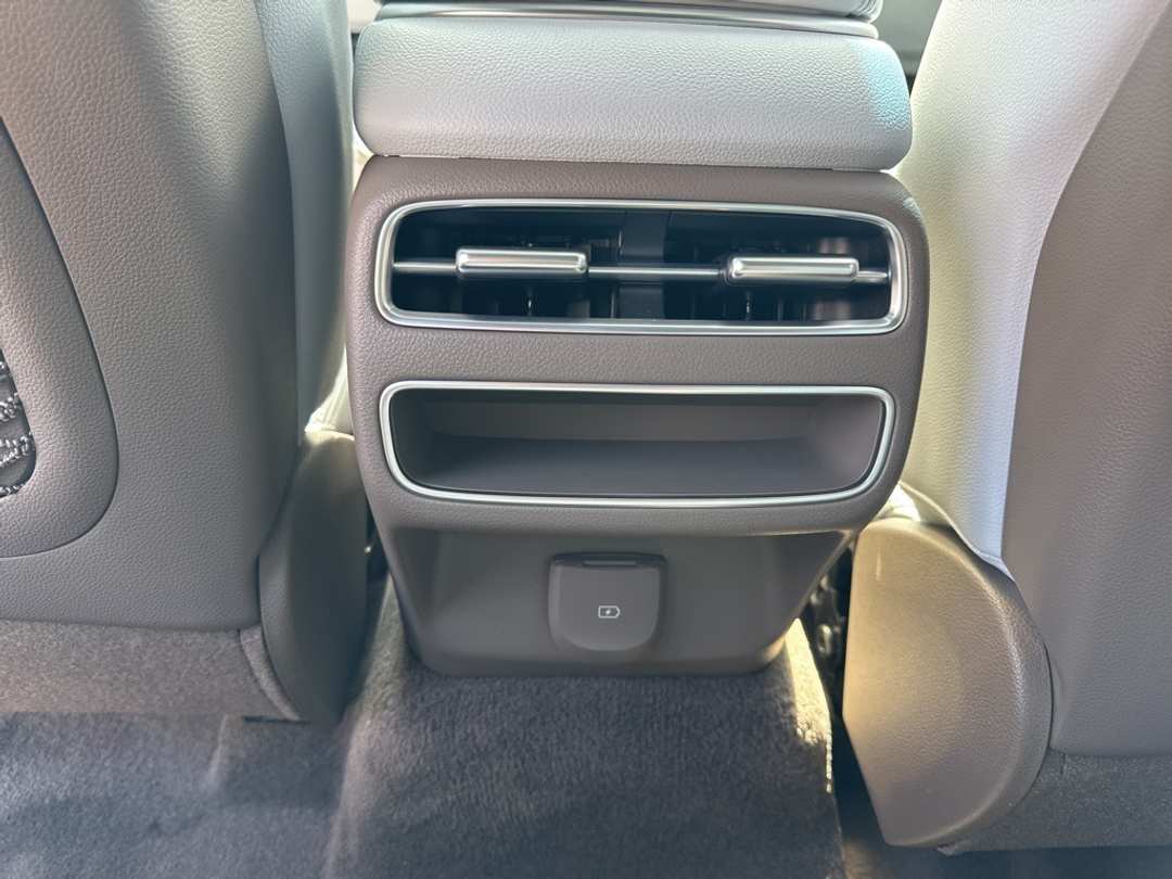 2026 Genesis Electrified Gv70 - Image 43