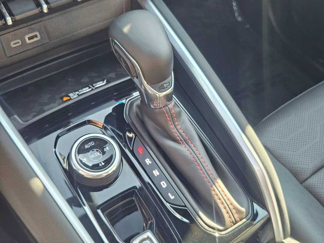 2026 Chevrolet Colorado Z71 - Image 18