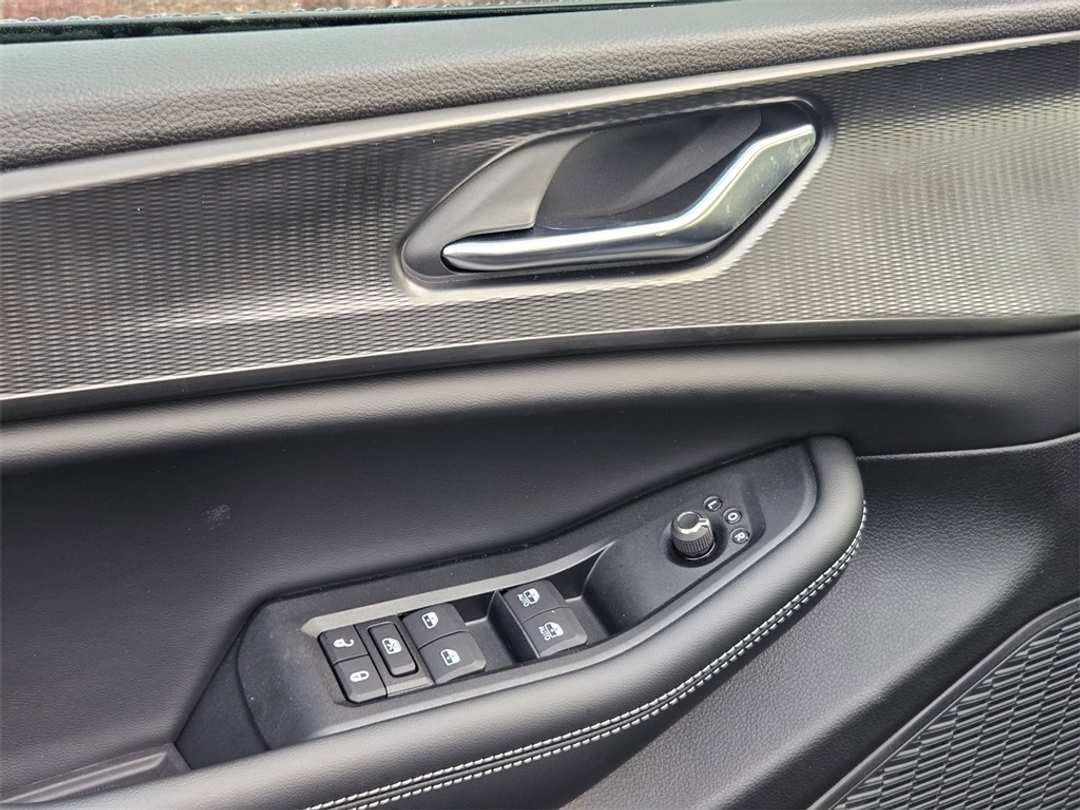 2025 Jeep Grand Cherokee L Laredo - Image 11