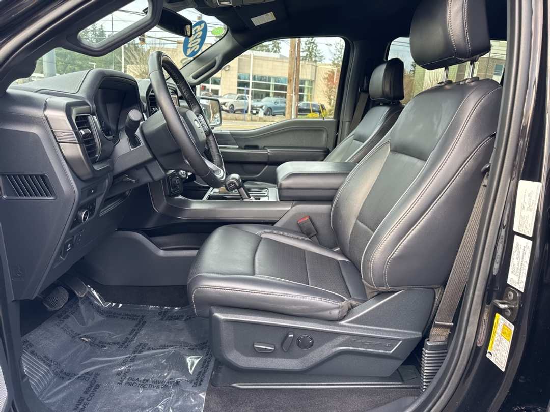 2025 Ford F-150 Lariat - Image 19