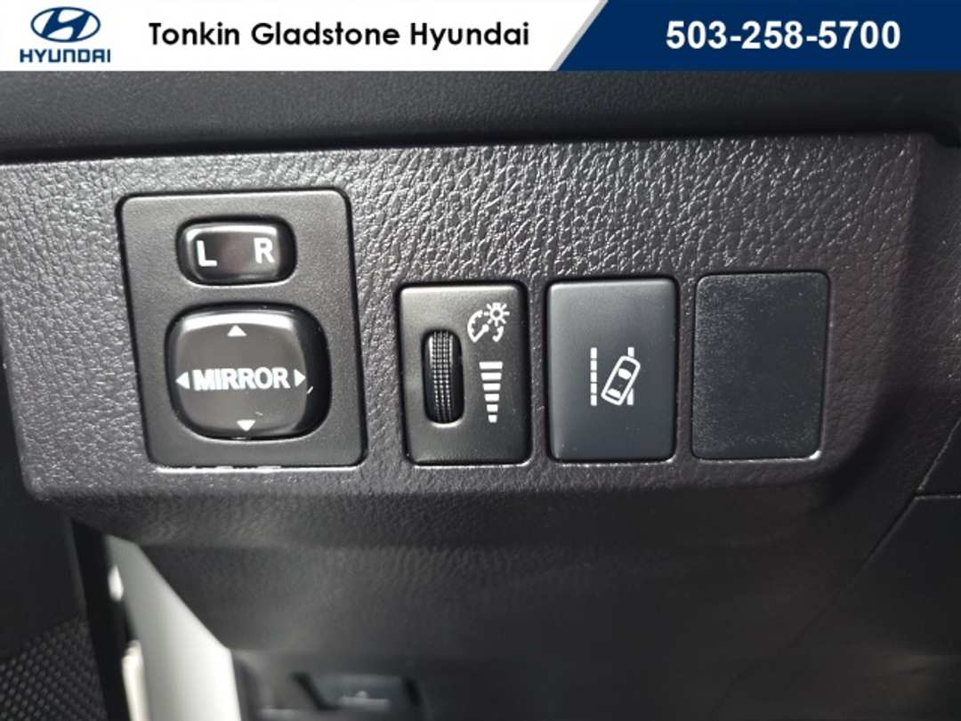 2017 Toyota Rav4 LE - Image 11