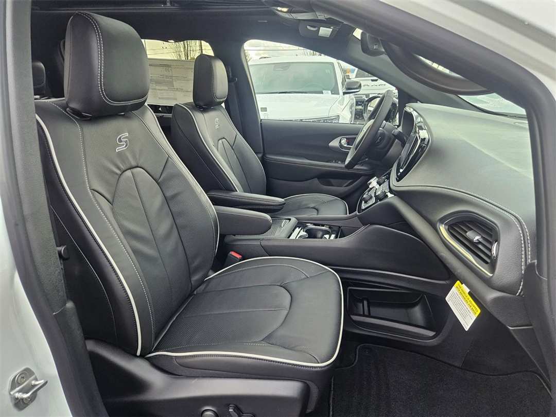 2026 Chrysler Pacifica Limited - Image 39