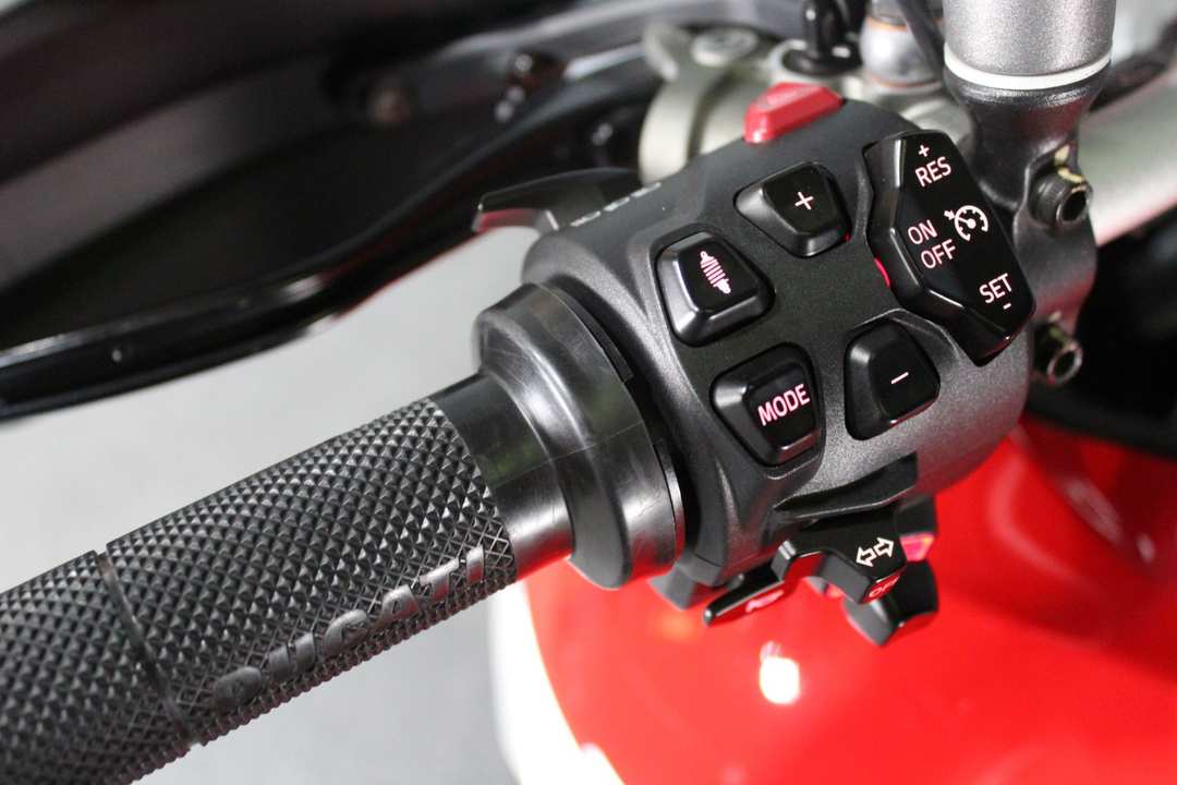 2022 Ducati Multistrada V4 S Travel & Radar - Image 10