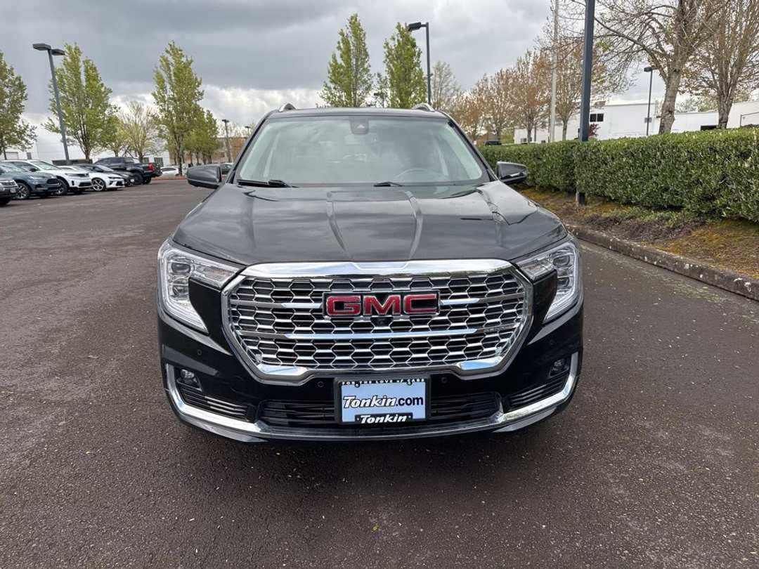 2022 GMC Terrain Denali - Image 2