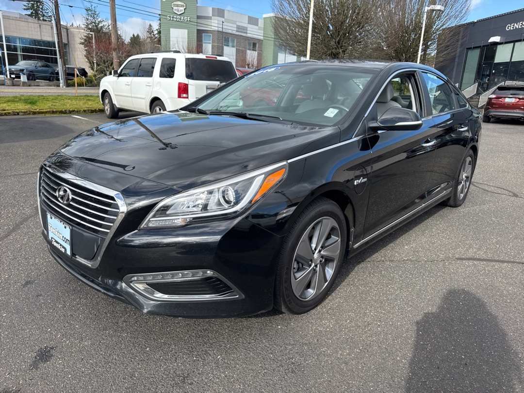 2016 Hyundai Sonata Base - Image 3