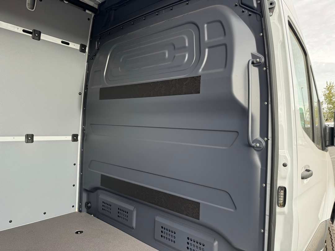 2024 Mercedes-Benz Sprinter 3500 Cargo 170 WB - Image 15