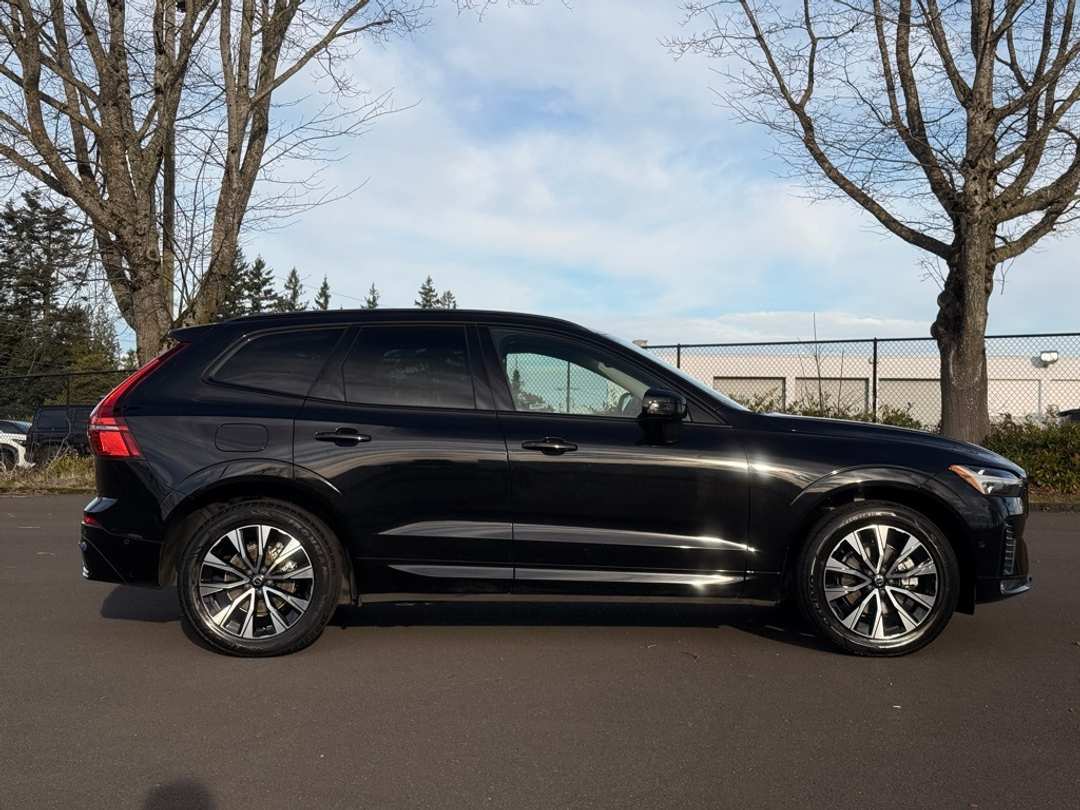 2023 Volvo Xc60 B5 Plus Dark Theme - Image 8