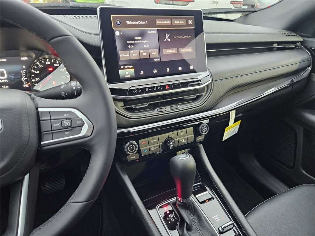 2026 Jeep Compass Latitude - Image 19