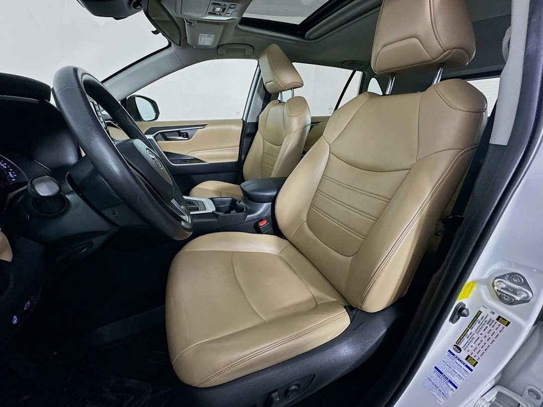 2020 Toyota Rav4 XLE Premium - Image 22