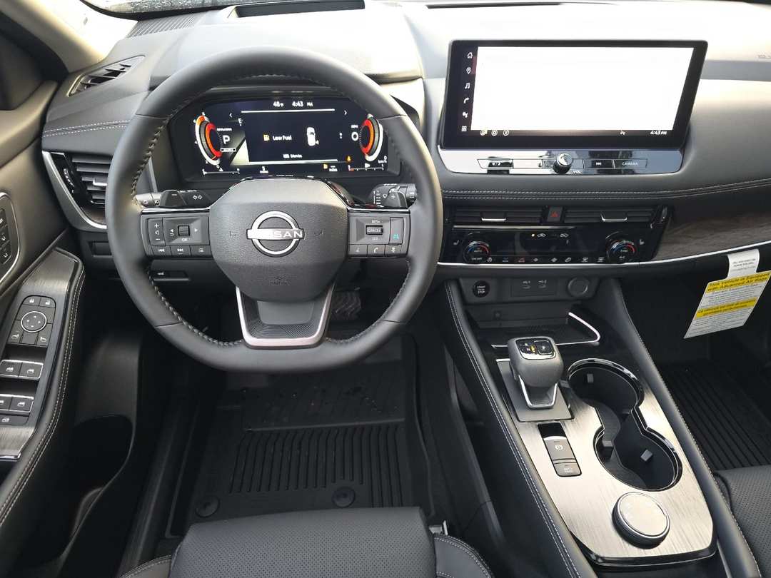 2026 Nissan Rogue Platinum - Image 13