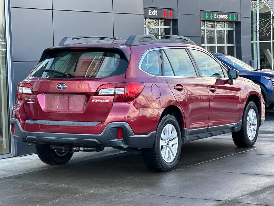 2018 Subaru Outback 2.5i - Image 3