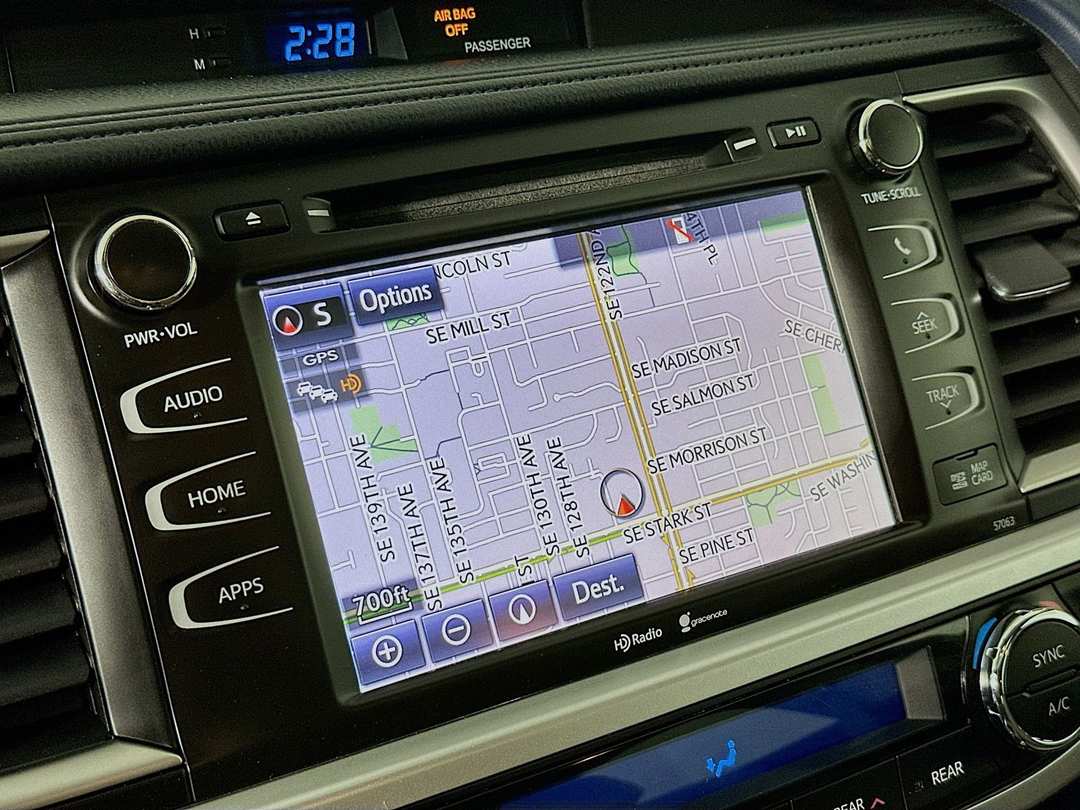 2015 Toyota Highlander XLE V6 - Image 14