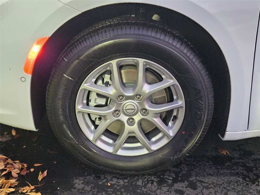 2026 Chrysler Pacifica Select - Image 42