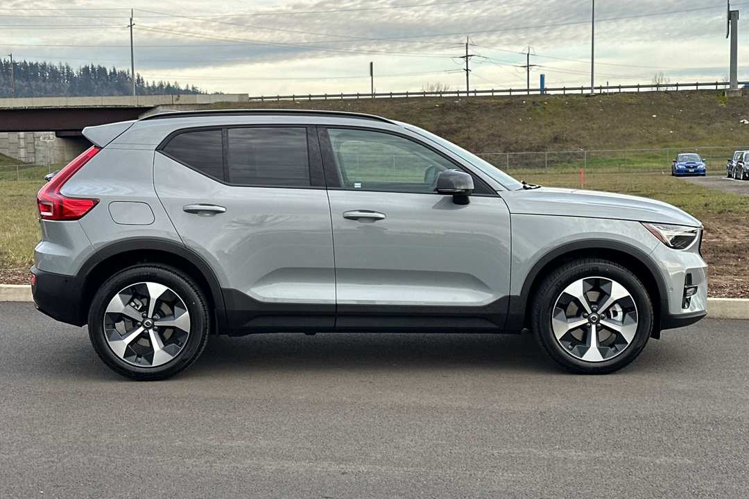 2026 Volvo Xc40 B5 Plus - Image 2
