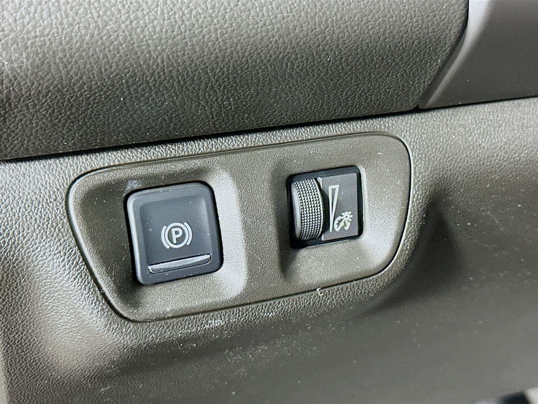 2017 GMC Acadia Denali - Image 11