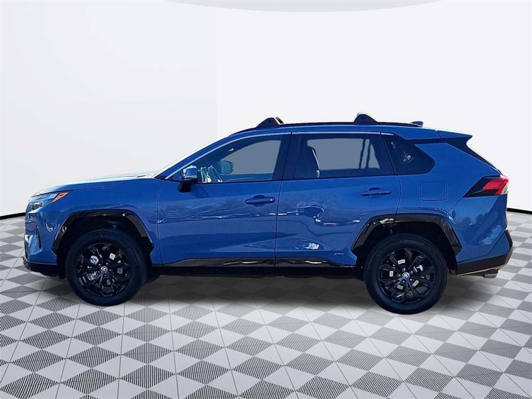 2023 Toyota Rav4 SE - Image 3