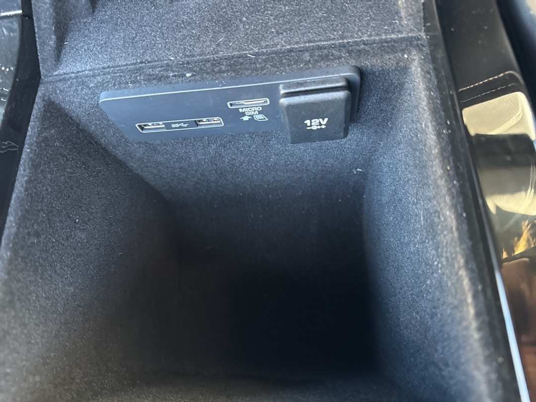 2019 Land Rover Range Rover Velar SE RDynamic - Image 29