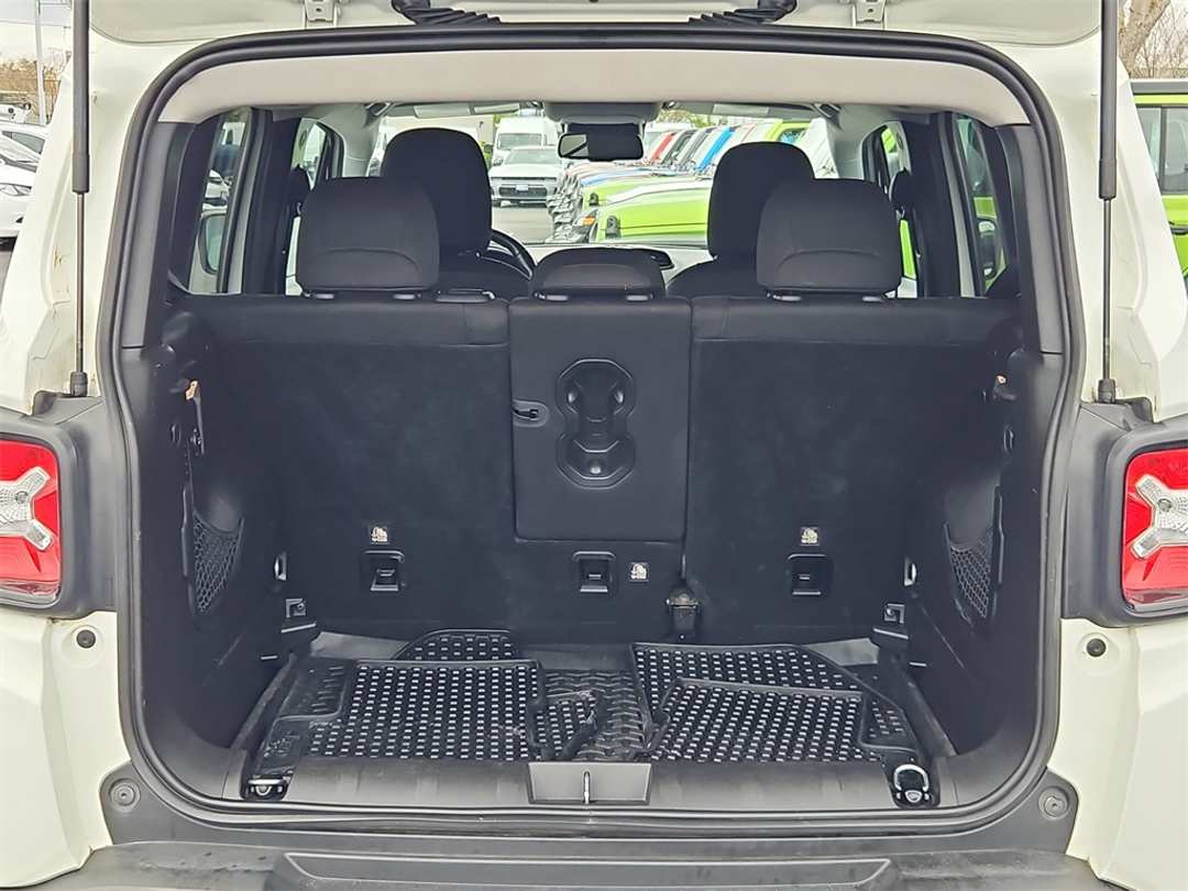 2017 Jeep Renegade Altitude - Image 24