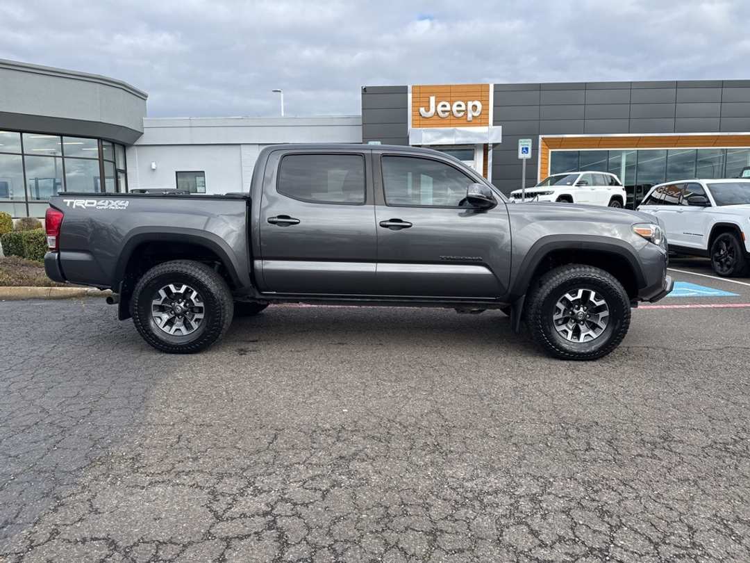 2019 Toyota Tacoma TRD OffRoad - Image 8