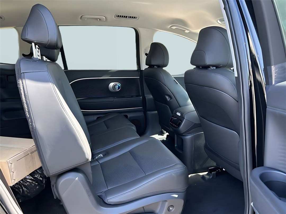 2026 Hyundai Ioniq 9 SEL - Image 29