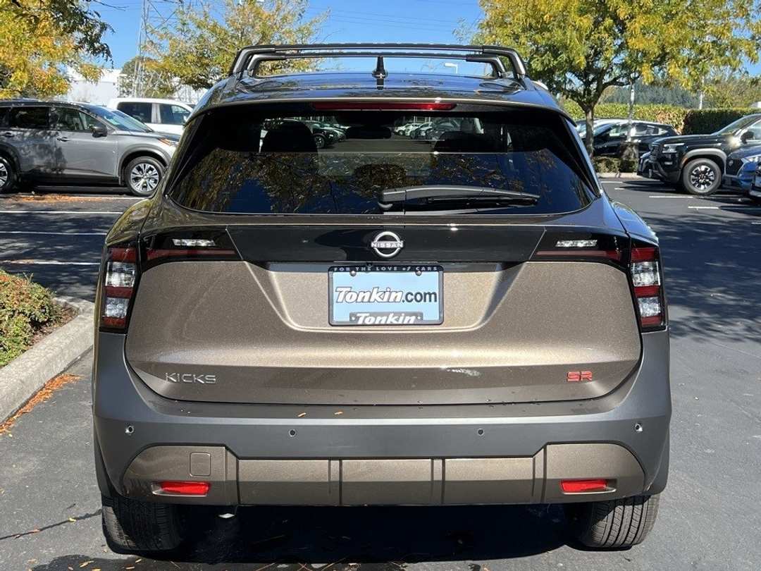 2026 Nissan Kicks SR - Image 5