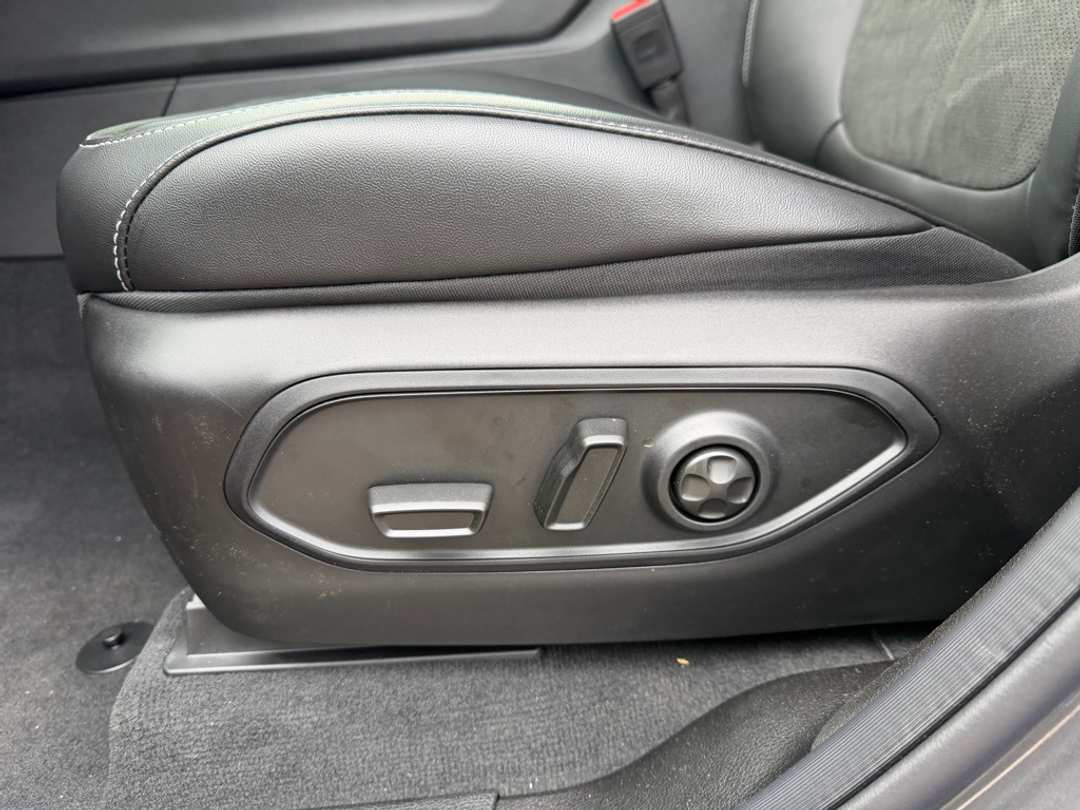 2025 Jeep Grand Cherokee Altitude X - Image 12