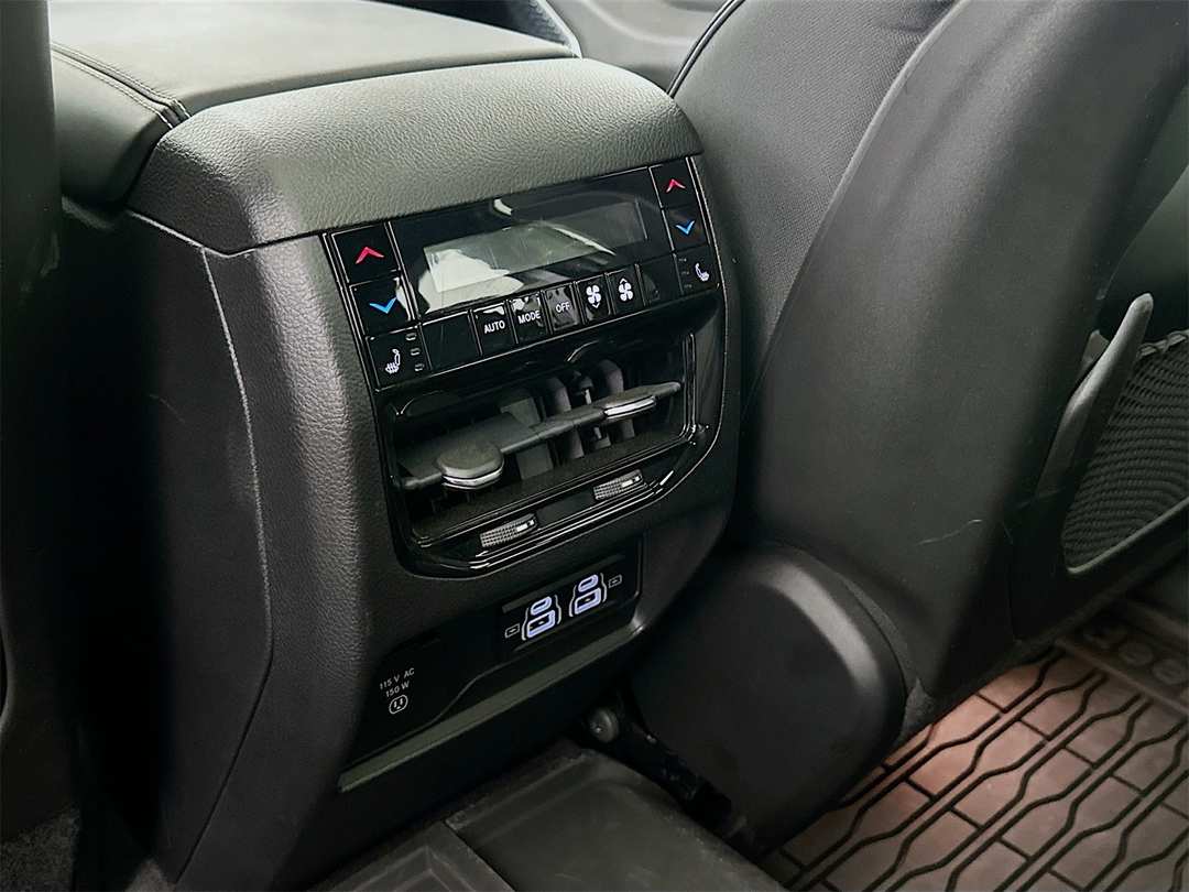 2022 Jeep Grand Cherokee Overland - Image 27