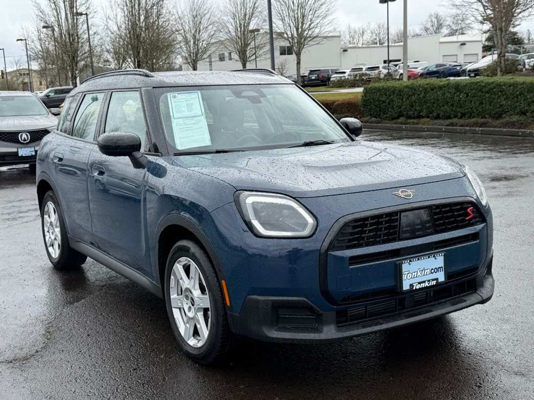 2025 MINI Cooper S Countryman Signature Plus - Image 2