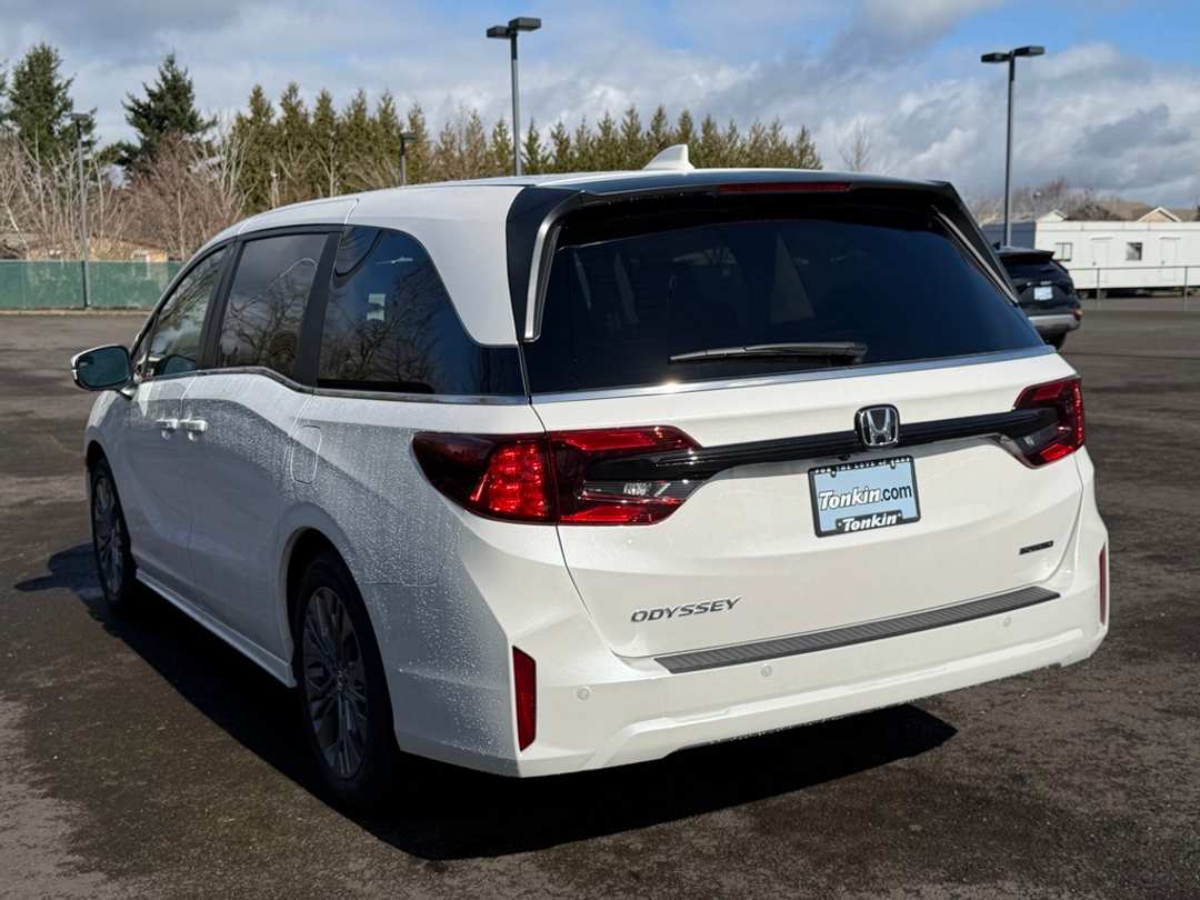 2026 Honda Odyssey Touring - Image 6