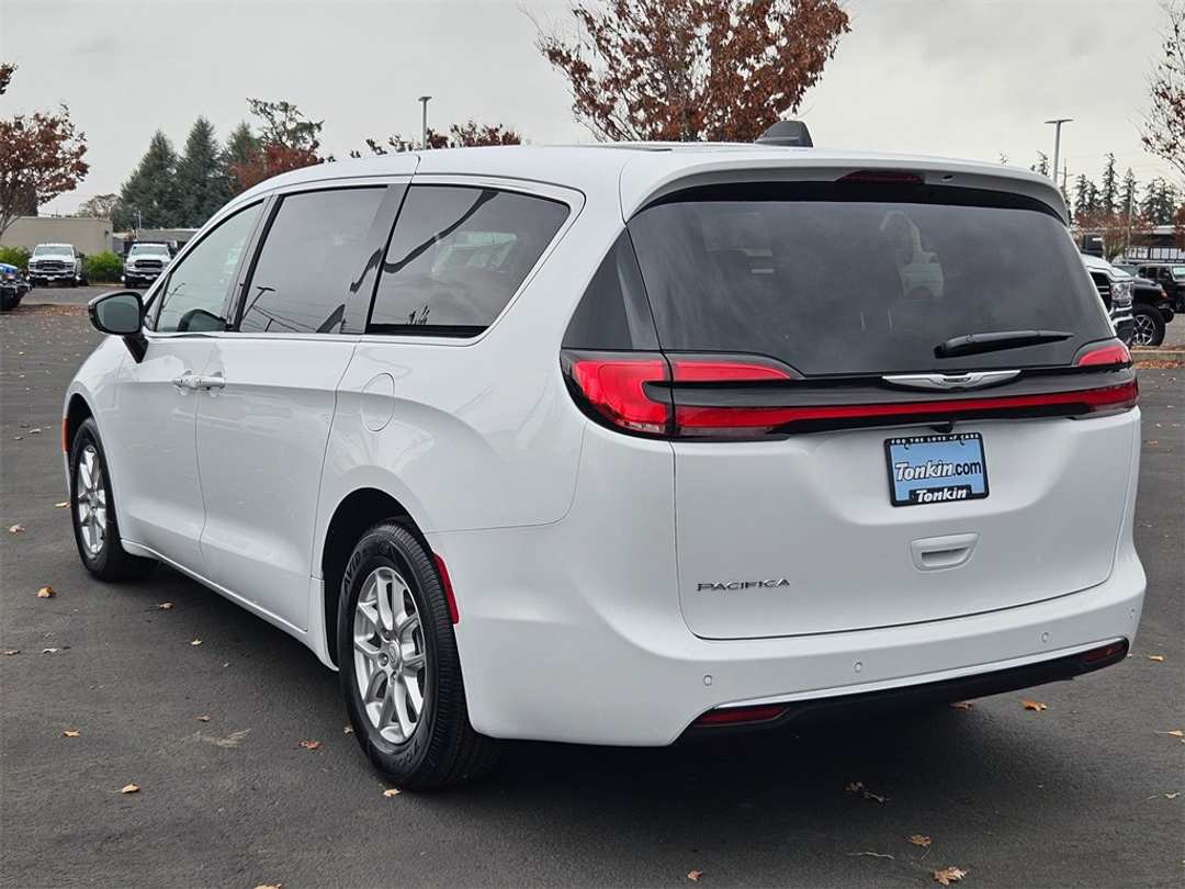 2026 Chrysler Pacifica Select - Image 4