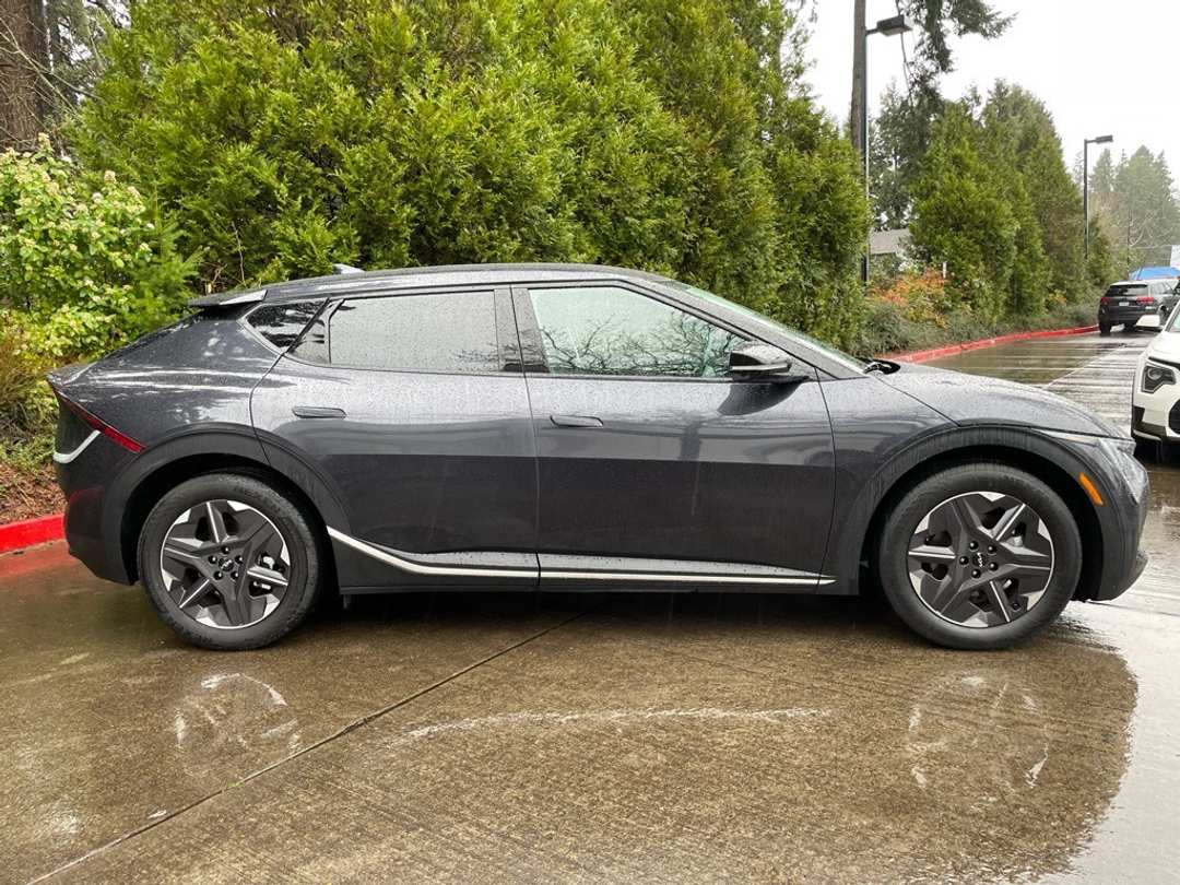 2025 Kia Ev6 Light - Image 2