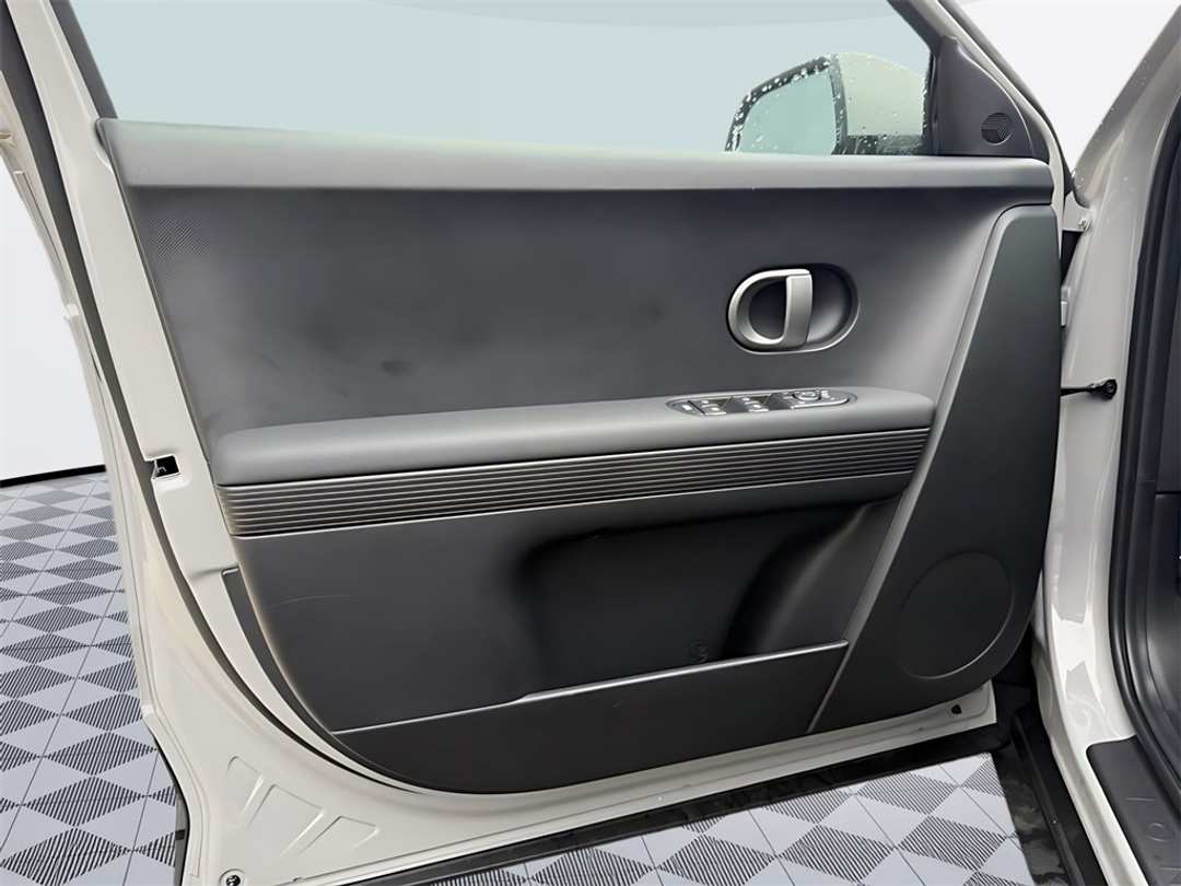 2026 Hyundai Ioniq 5 SEL - Image 11