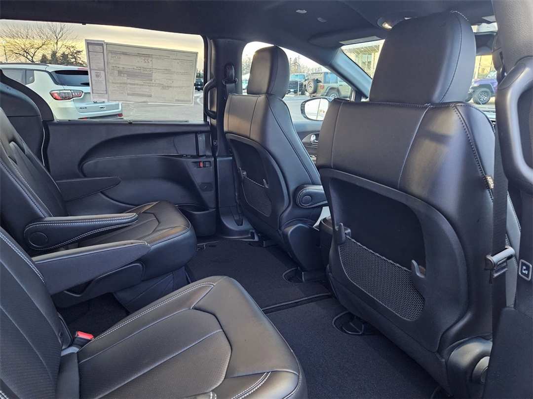 2026 Chrysler Voyager LX - Image 35