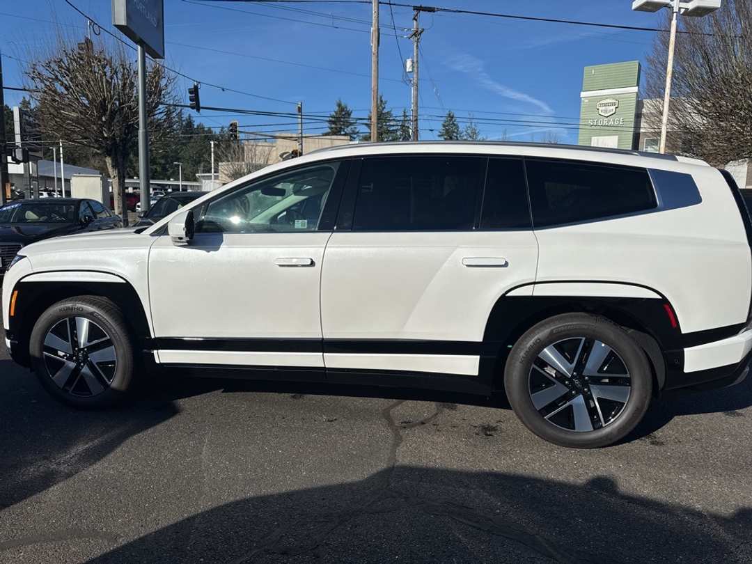 2026 Hyundai Ioniq 9 SEL - Image 4