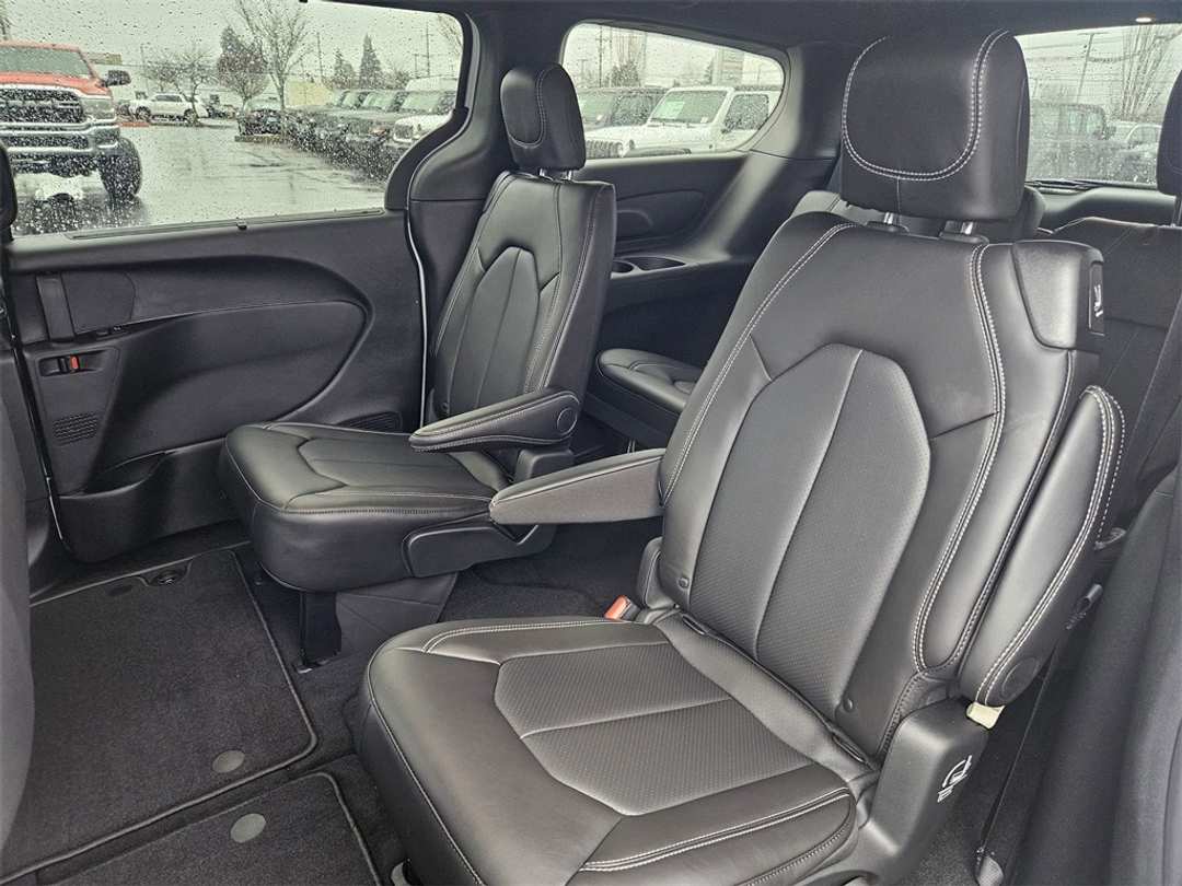 2026 Chrysler Voyager LX - Image 27