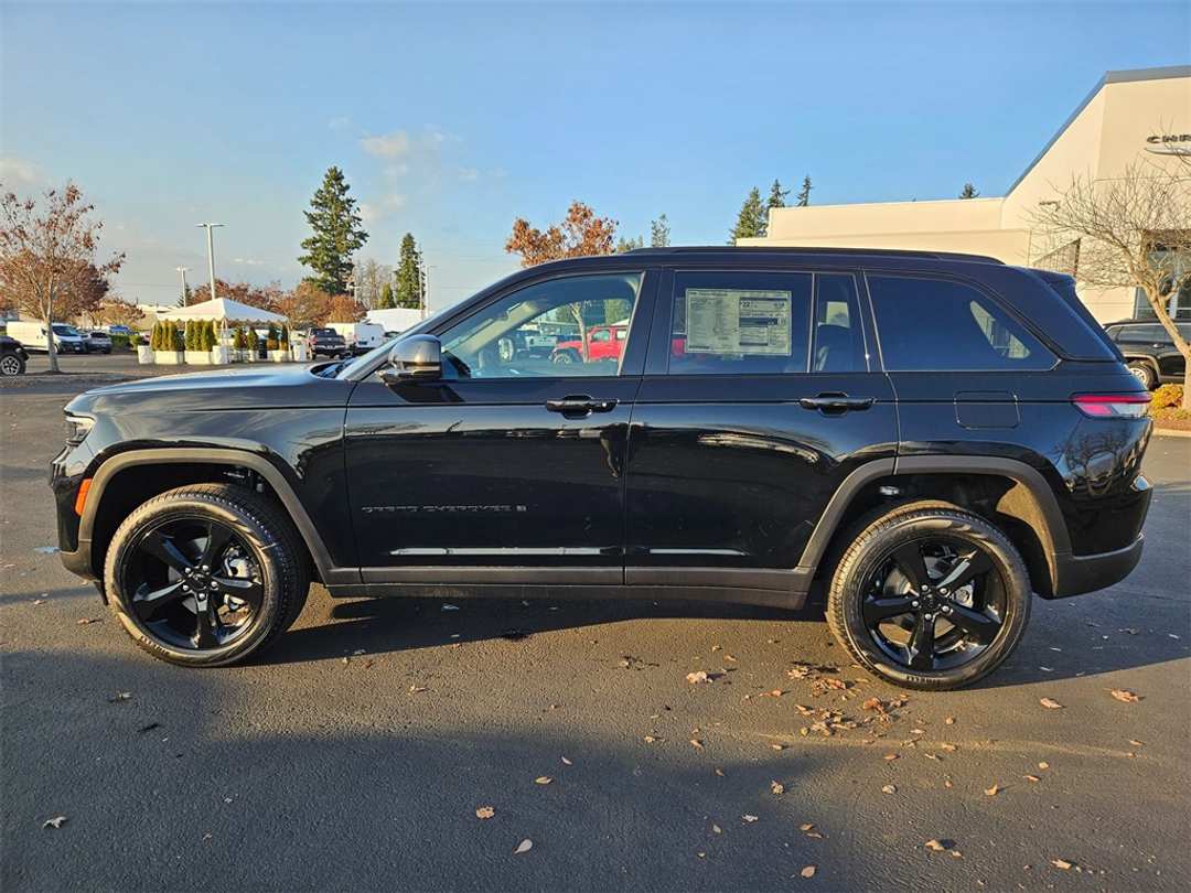 2025 Jeep Grand Cherokee Limited - Image 3