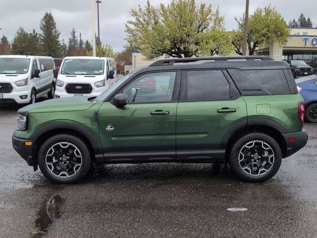2025 Ford Bronco Sport Outer Banks - Image 2
