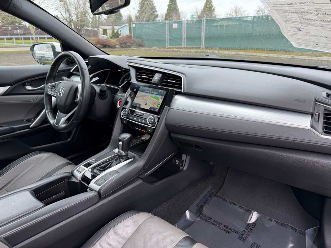 2017 Honda Civic Touring - Image 30