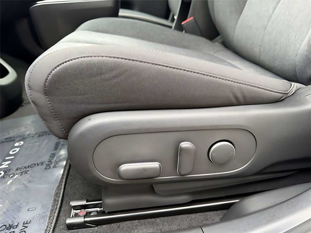 2026 Hyundai Ioniq 5 SE - Image 13