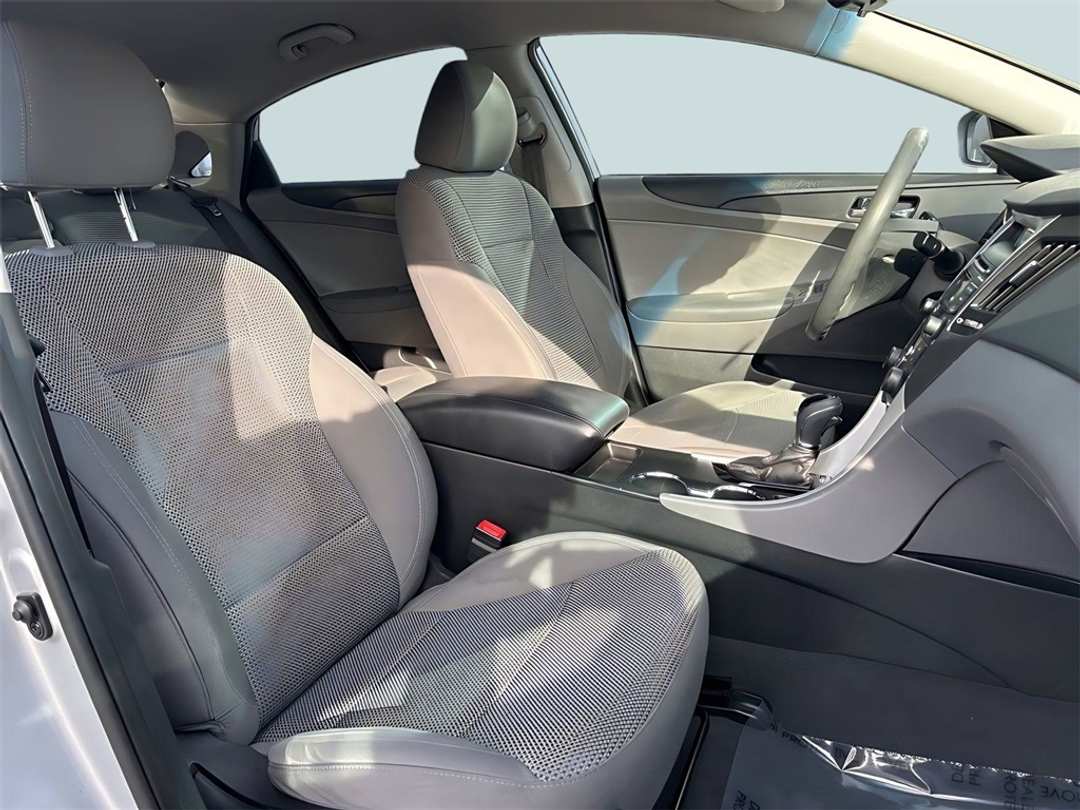 2012 Hyundai Sonata GLS - Image 11