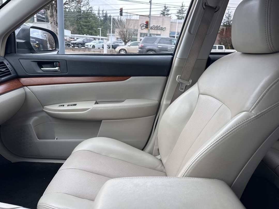 2014 Subaru Outback 3.6R - Image 26