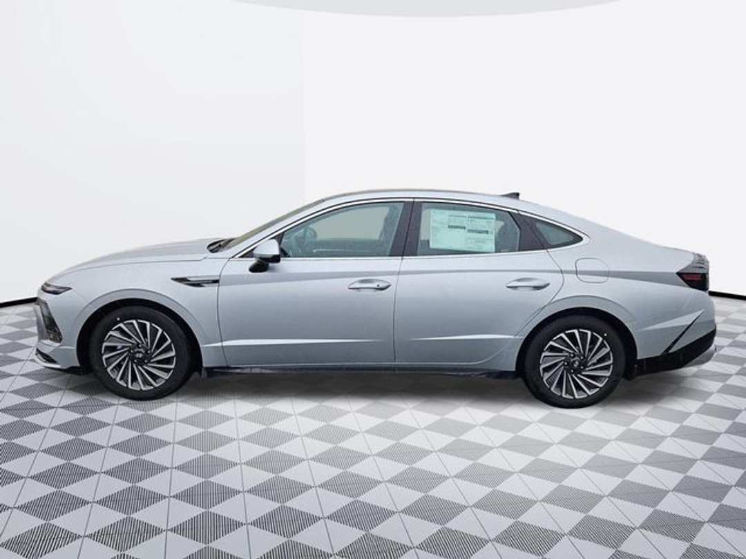 2026 Hyundai Sonata SEL - Image 3