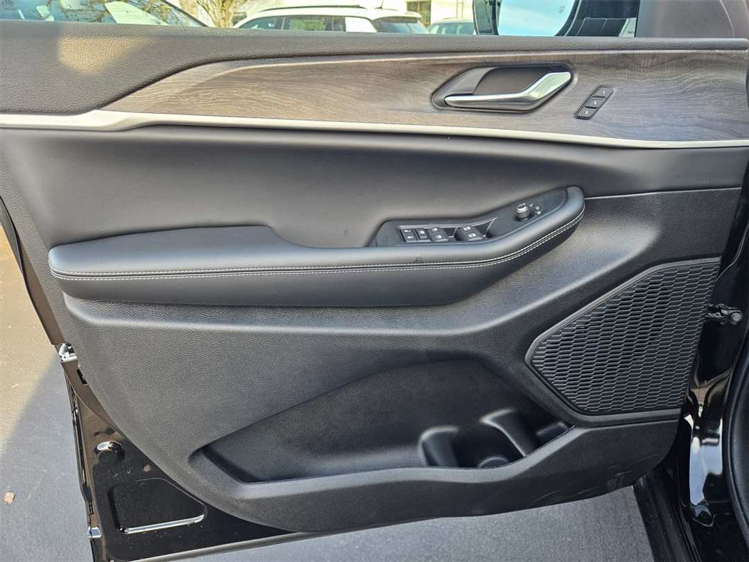 2025 Jeep Grand Cherokee Limited - Image 10