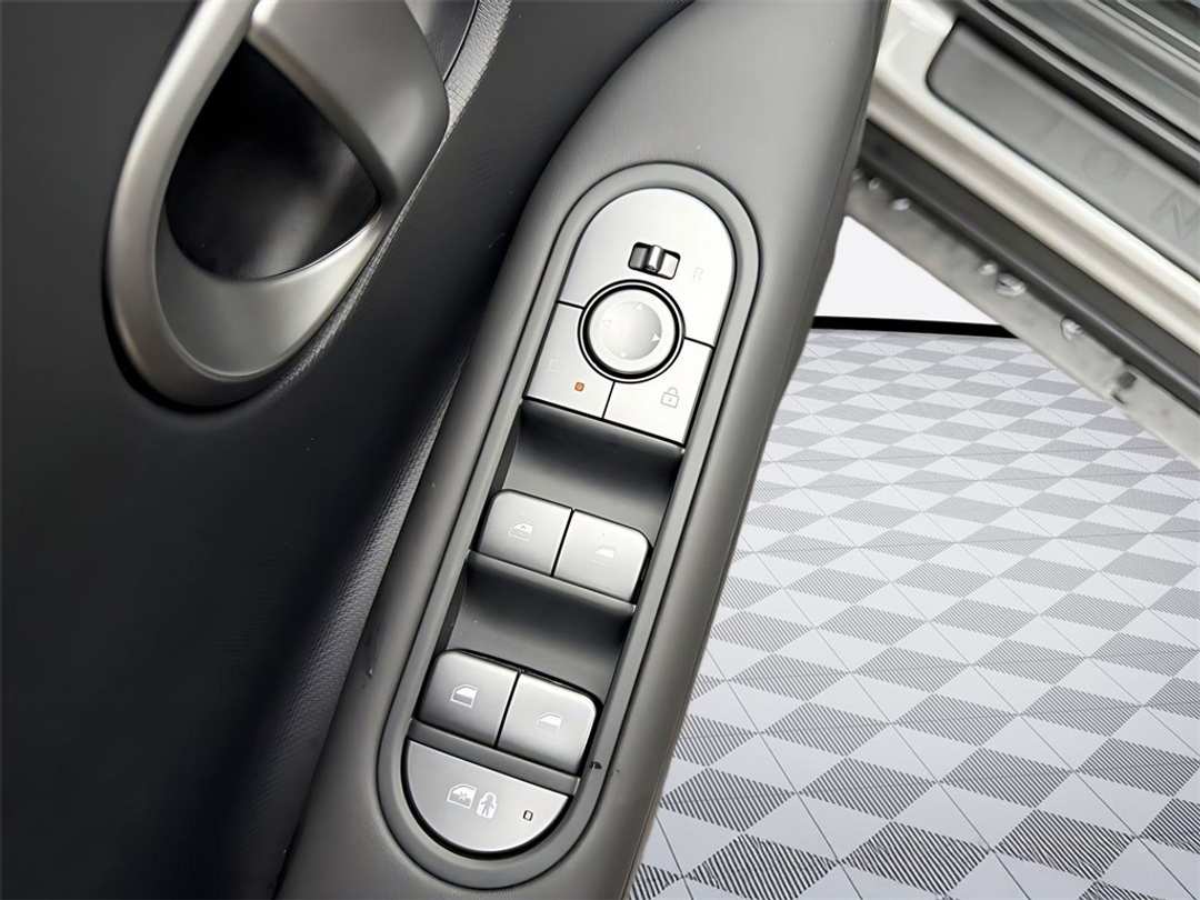 2026 Hyundai Ioniq 5 SE - Image 12