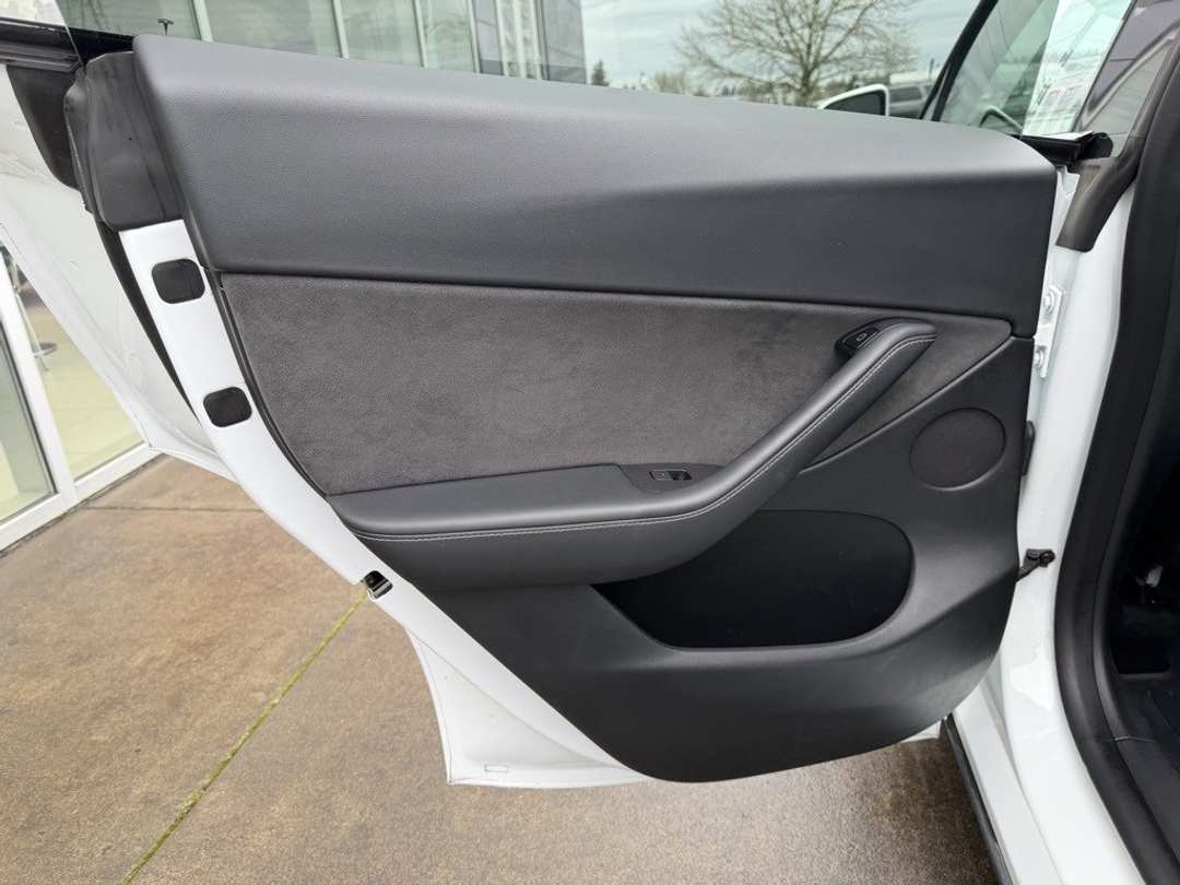 2022 Tesla Model Y Performance - Image 30