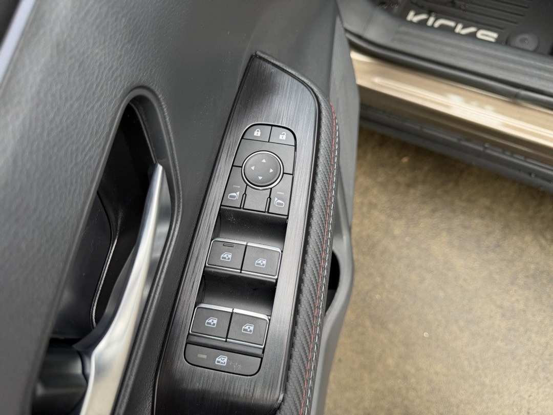 2026 Nissan Kicks SR - Image 12